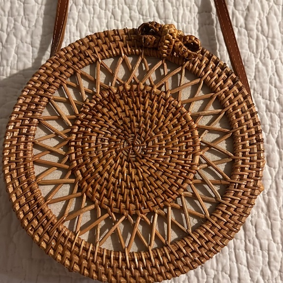 Super Cute Wicker and Leather CrossBody Bag - Picture 2 of 5